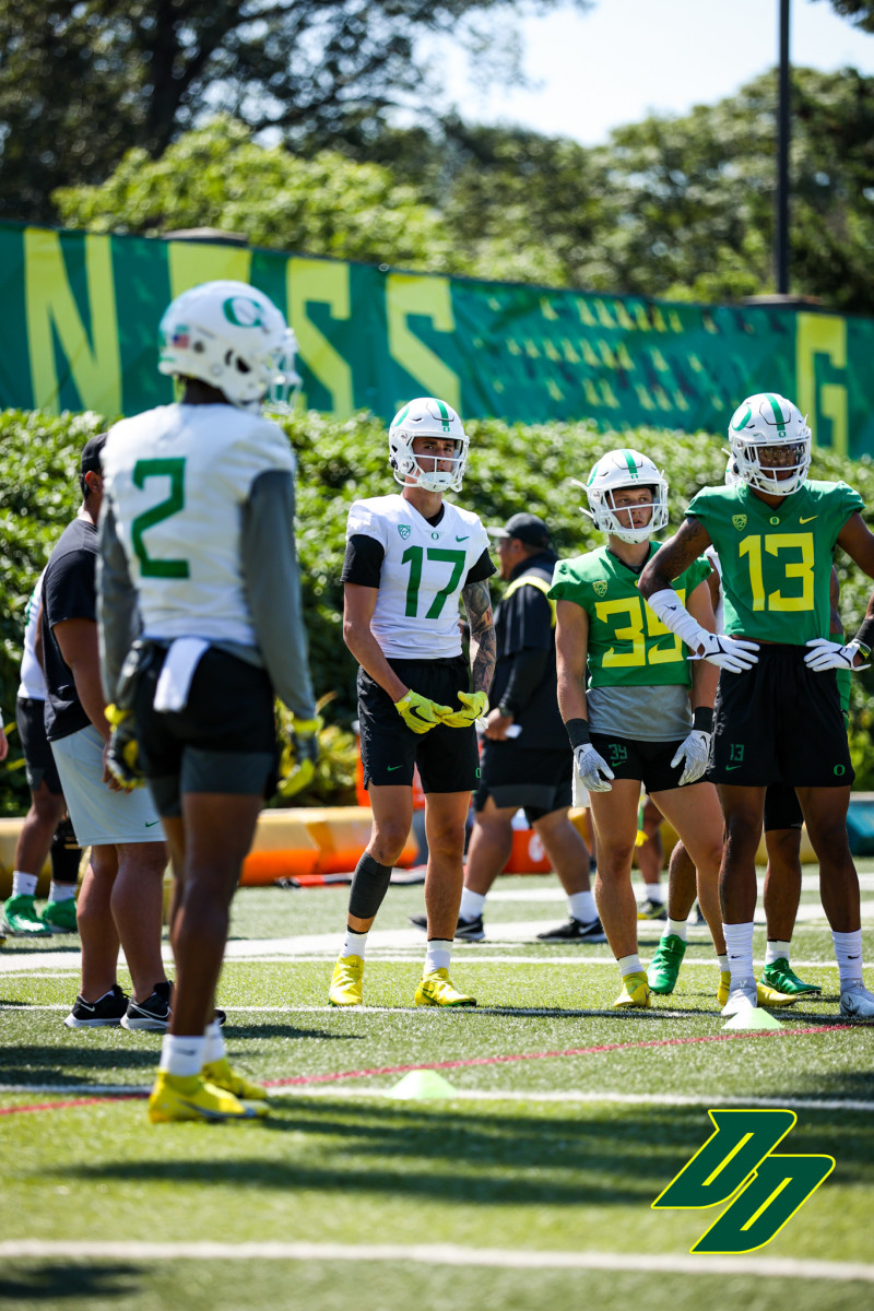 Kyler Kasper goes through drills at Oregon football practice.